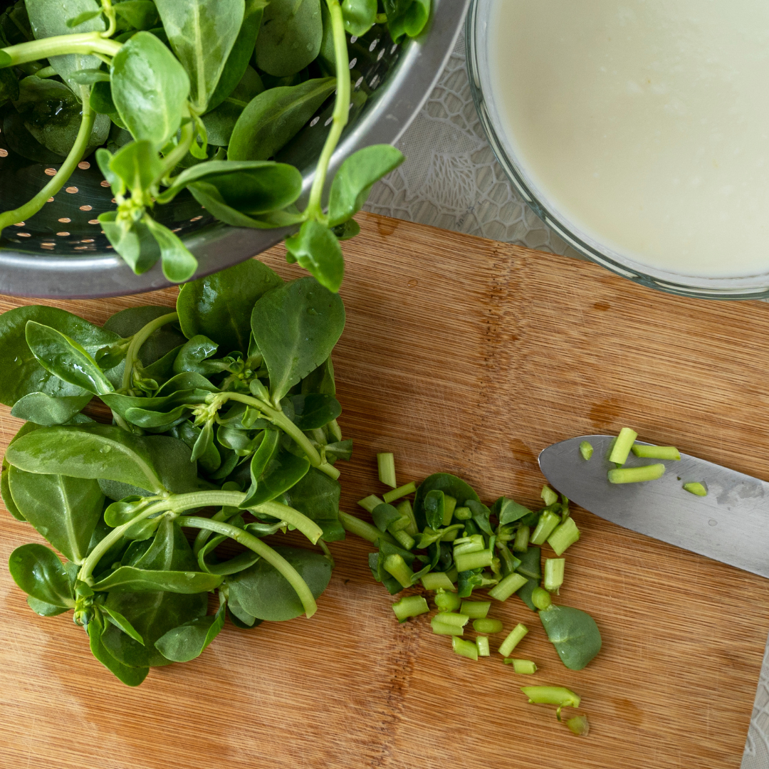 Yaz Sıcaklarında İçinizi Ferahlatacak Semizotu Salatası Tarifi